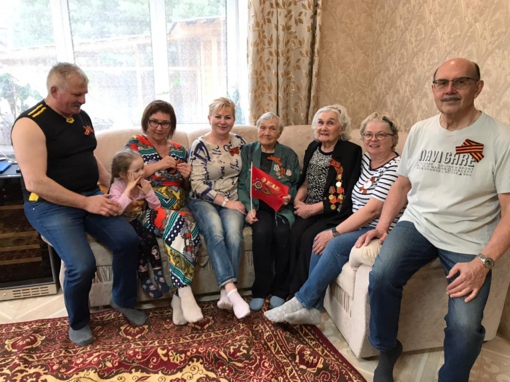 Нина Федоровна - счастье и достояние разросшейся семьи. (Фото предоставлено Галиной Кравец).