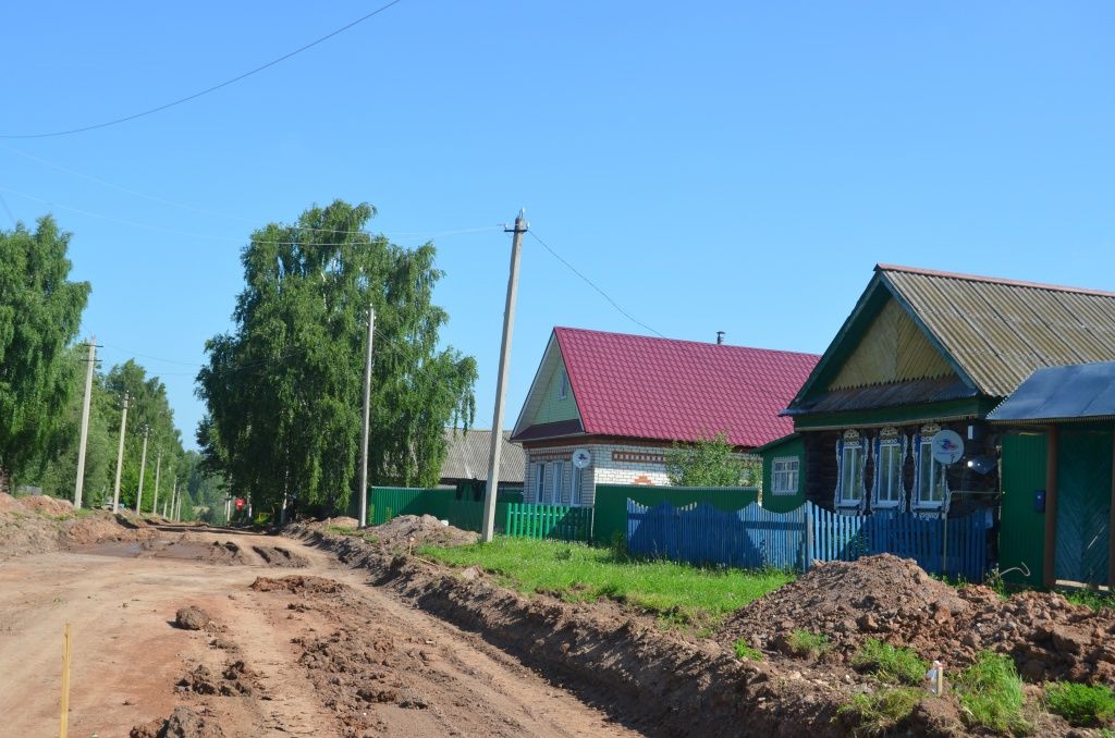 По населенному пункту будет уложена асфальтированная дорога.JPG