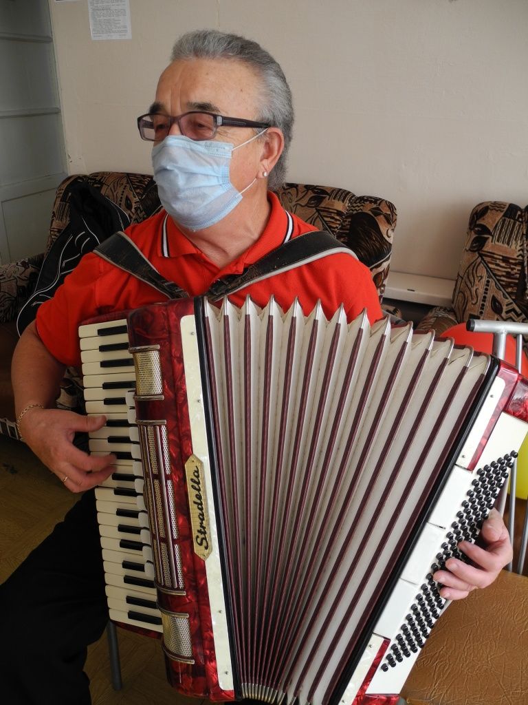 "Разверни меха, гармошка!" (Фото Натальи Кулишовой).