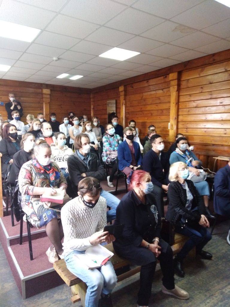 малый зал театра с большим трудом вместил всех желающих побывать на мастер-классе Дмитрия Кошмина.фото Марины Оленевой.jpg