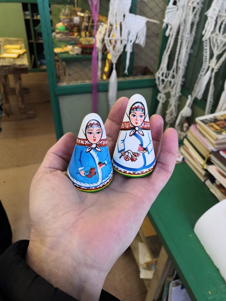 Было два варианта Снегурочки - выбрали тот, что справа.jpg