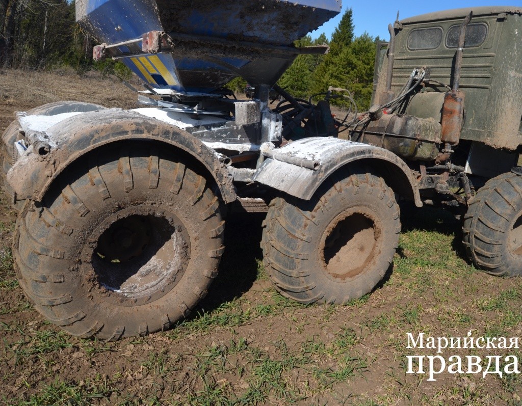 Обувка у шестиколесного лунохода со специальными протекторами..jpg