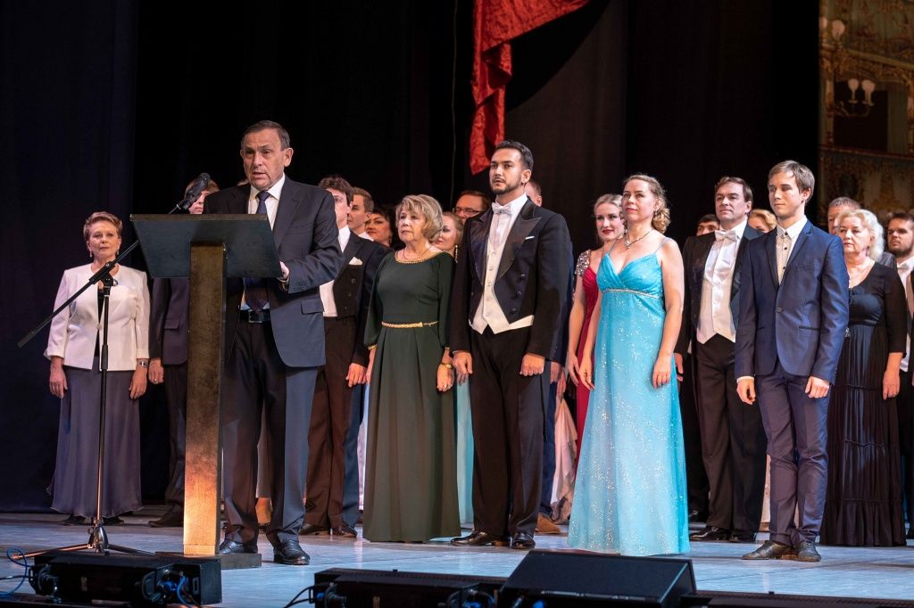 Коллектив театра приветствовал Глава Марий Эл Александр Евстифеев (Фото предоставило организационно-аналитическое управление Главы Республики Марий Эл