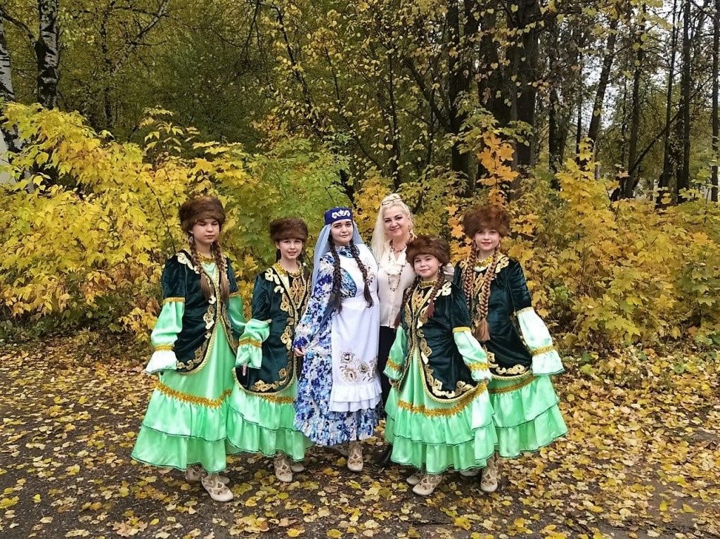 Костюмы солисток ансамбля танца Булгар всегда неверотяно красивы.jpg