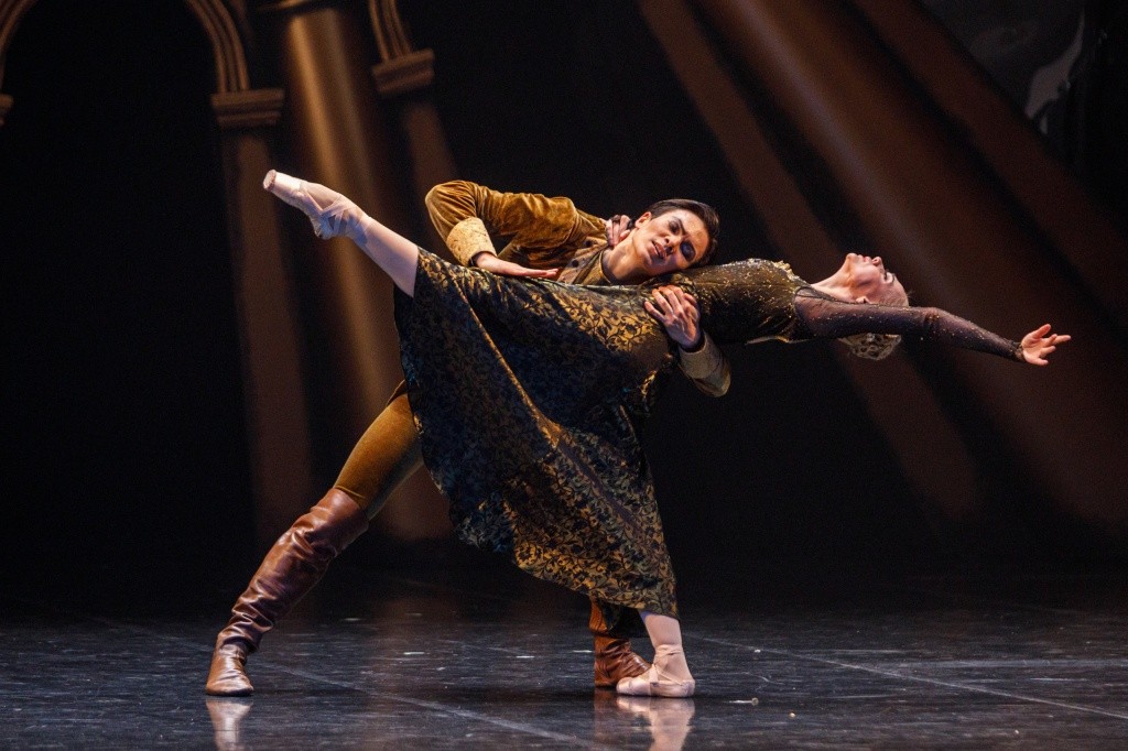 Хореография Эйфмана необычна и экспрессивна. Фото Евгения Никифорова.jpg Хореография Эйфмана необычна и экспрессивна. Фото Евгения Никифорова.jpg