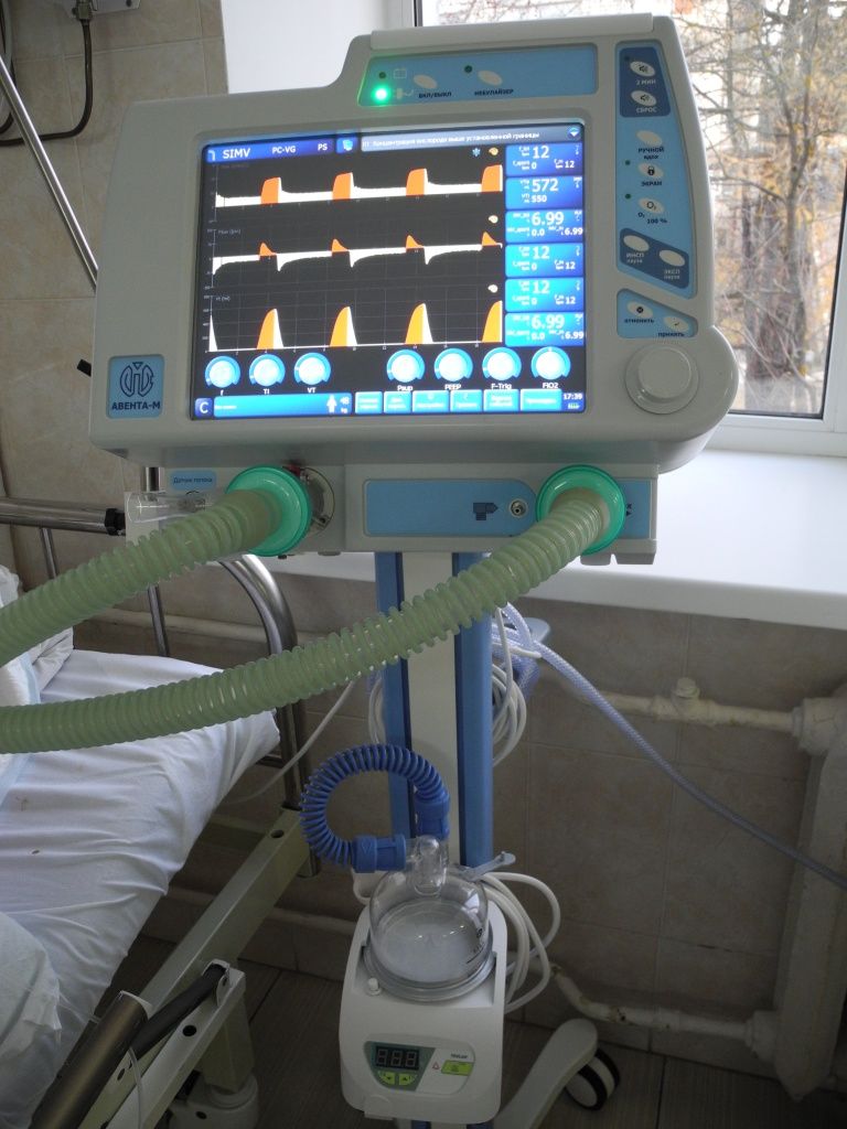Все показатели состояния пациента - на одном мониторе. (Фото Натальи Кулишовой).