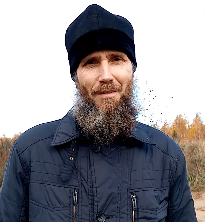 Отец Андрей десять лет окормляет Дубовскую церковь. (Фото Натальи Кулишовой). Отец Андрей десять лет окормляет Дубовскую церковь. (Фото Натальи Кулишовой).