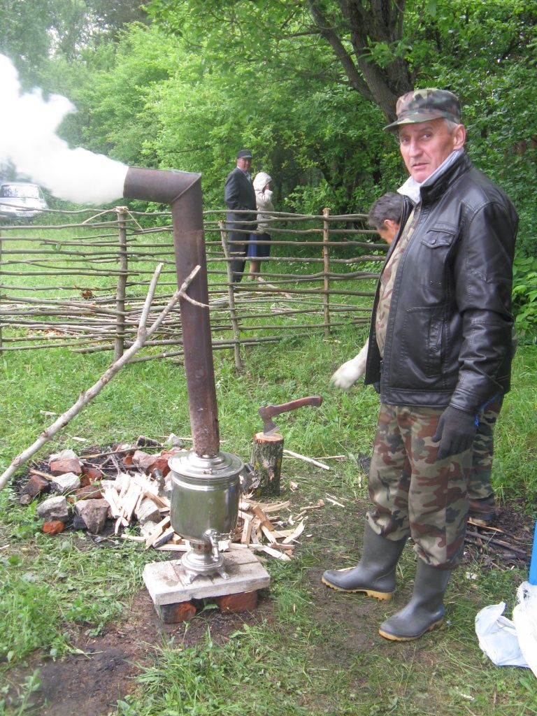 На празднике можно покушать, попить чайку из самовара.JPG