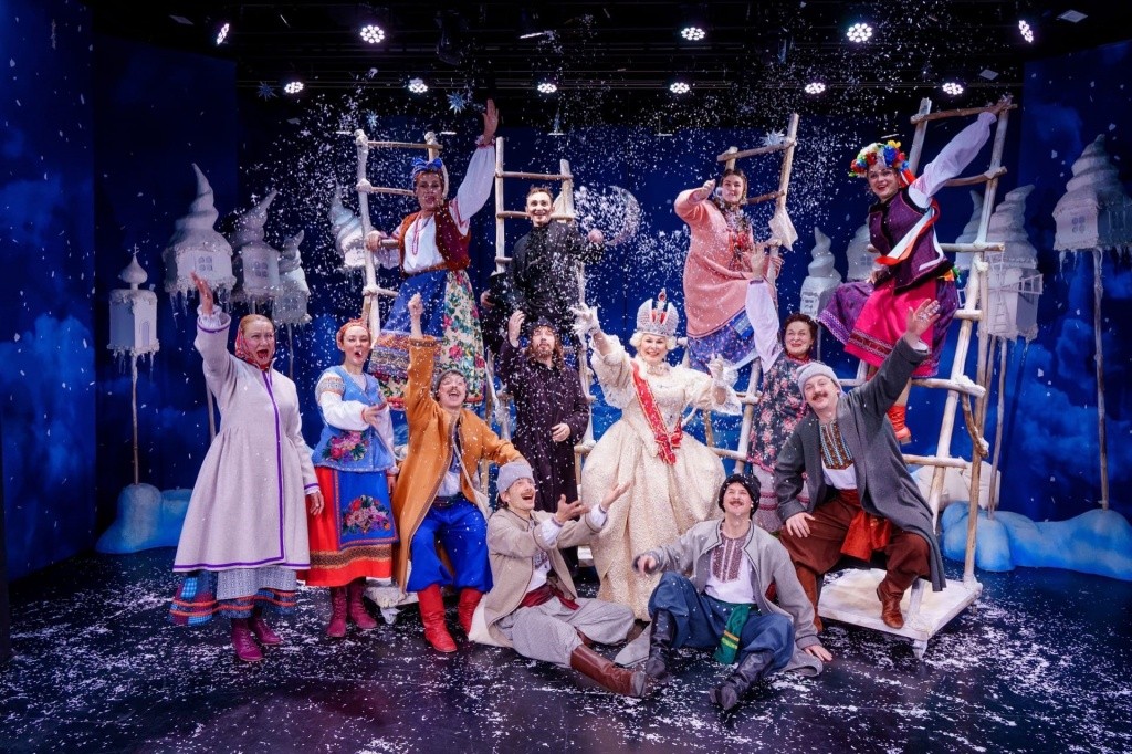 Вечера на хуторе близ Диканьки. Фото предоставлено русским театром драмы им. Г.Константинова.jpg Вечера на хуторе близ Диканьки. Фото предоставлено русским театром драмы им. Г.Константинова.jpg