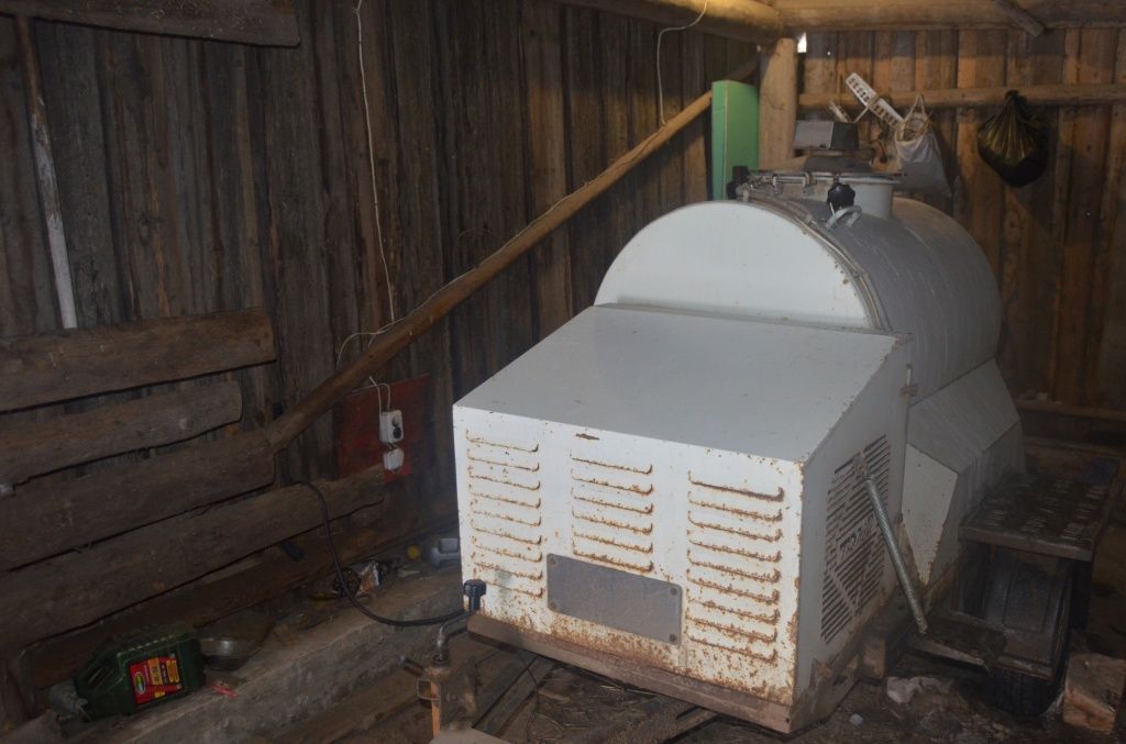 Походная автоцистерна для молока с охладителем.JPG