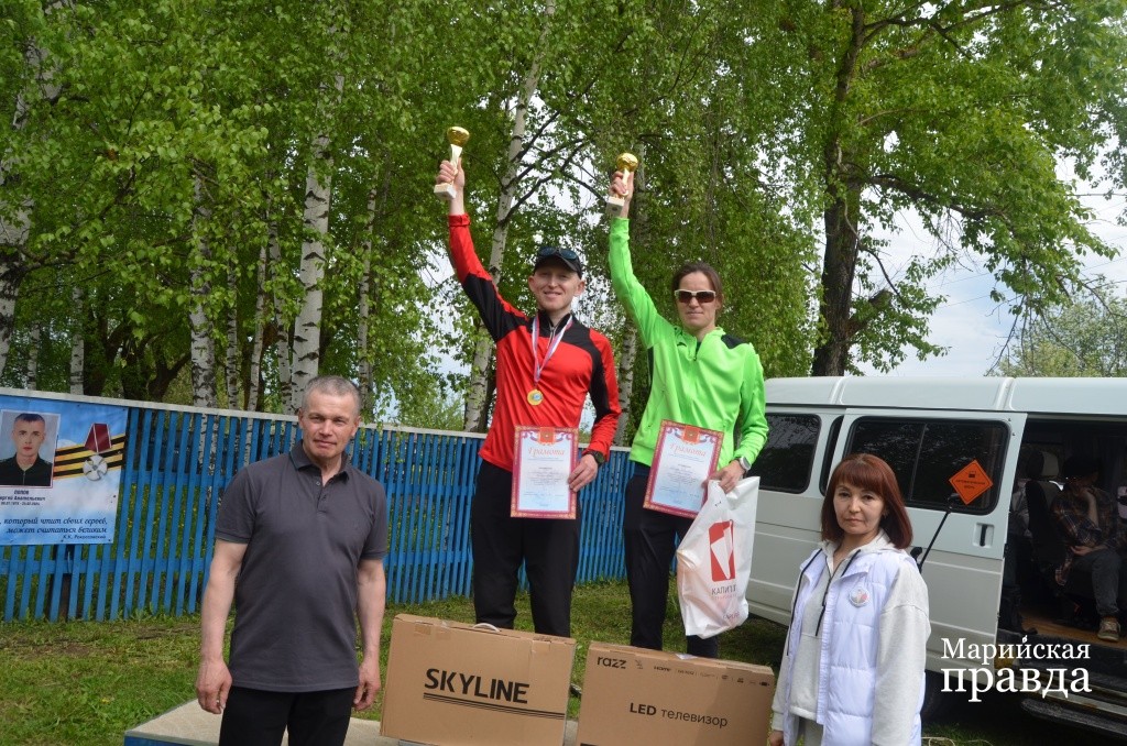 Абсолютным победителям Людмиле Лебедевой и Андрею Ахтямову достались шикарные призы1.jpg