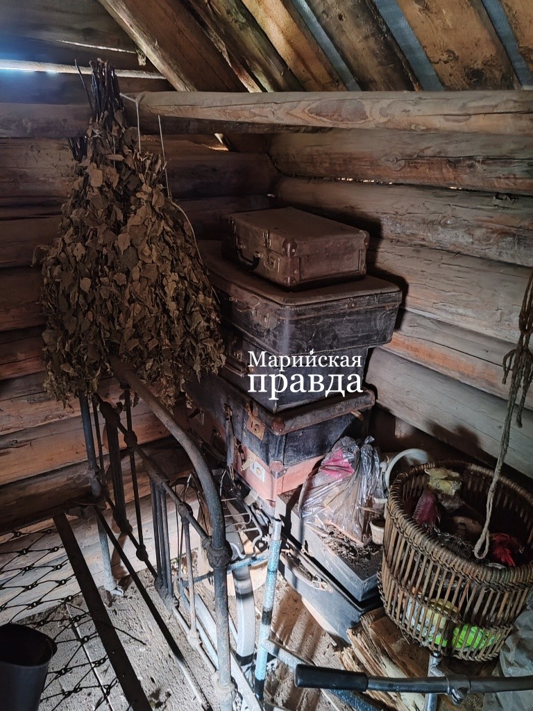 Целая коллекция чемоданов разных лет 1.jpg