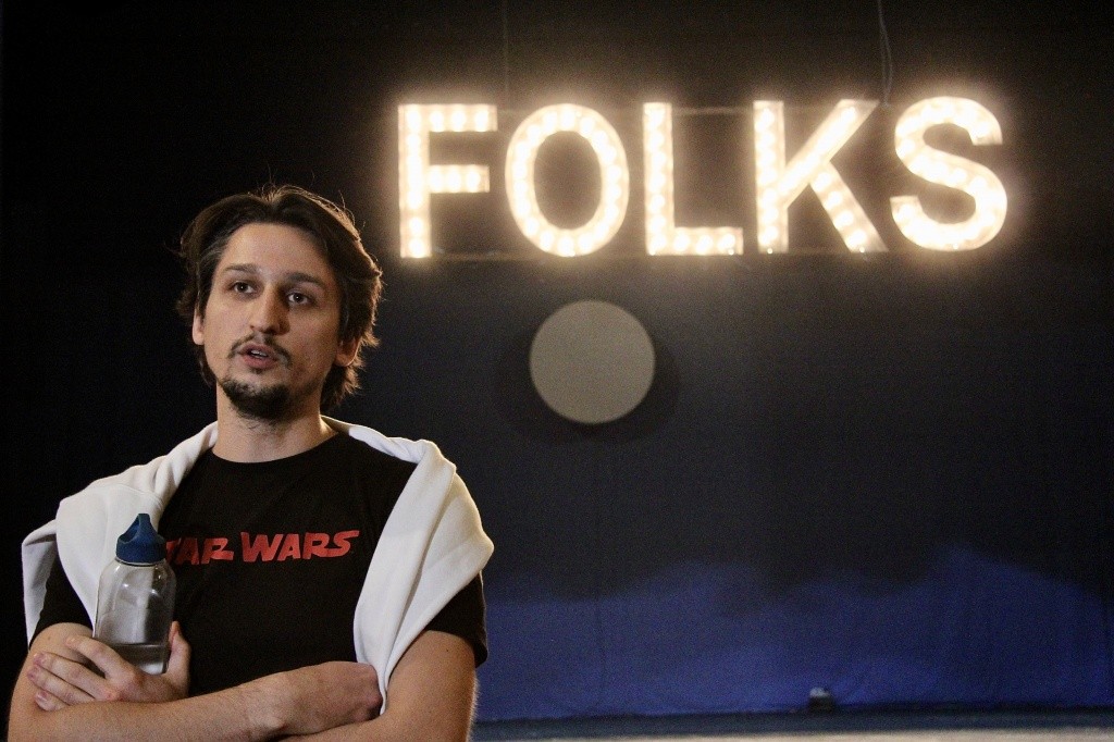 Режиссер спектакля Степан Пектеев экспериментов не боится. Фото Валерия Тумбаева.JPG