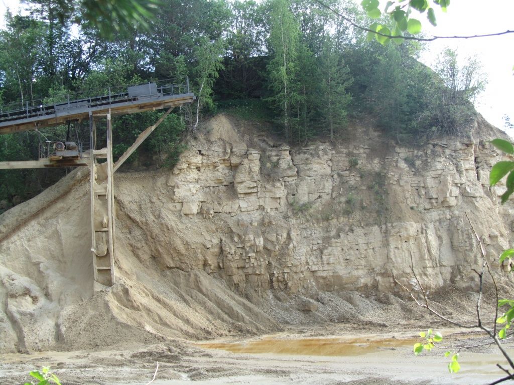 Ископаемые известняки идут на изготовление щебня и известковой муки.jpg