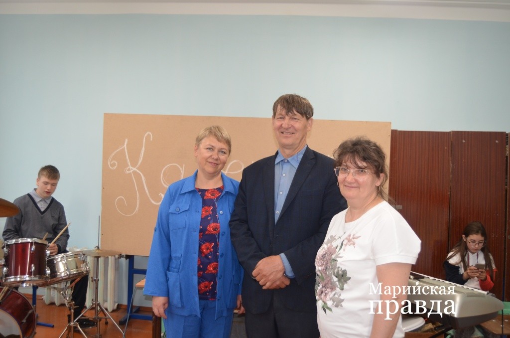 Кураторы Календарика завуч школы Елена Казакова, Михаил Фоминых и Светлана Ванцова1.jpg