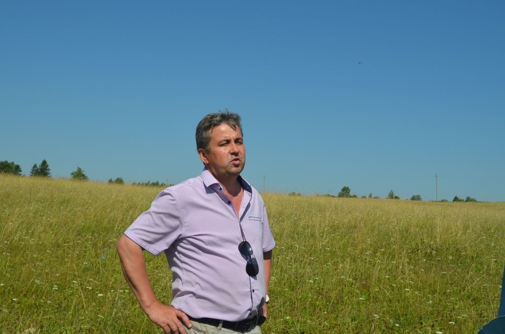 Глава администрации Марисолинского сельского поселения Михаил Максимов в Йошкар Памаше люди больше всего держат живности.JPG