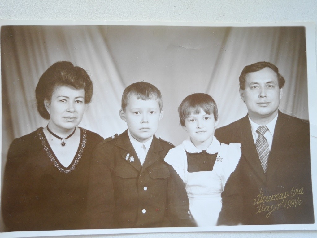 Родители всегда были примером для своих детей. (Фоторепродукция Натальи Кулишовой).