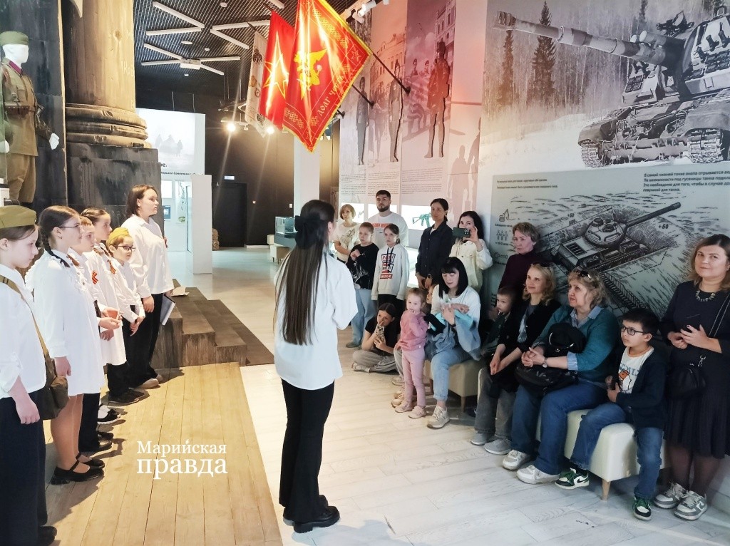 В музейно-патриотическом центре Герои Отечества вспоминали поэтом-фронтовиков и читали их стихи..jpg