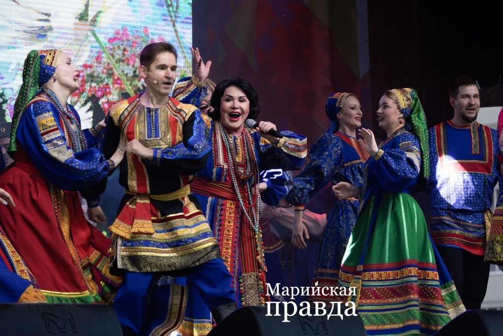 Сумасшедшая энергетика артистов тут же передавалась публике. Фото Михаила Скобелева.jpg