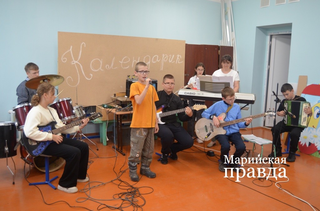 В репертуаре группы пока три песни1.jpg