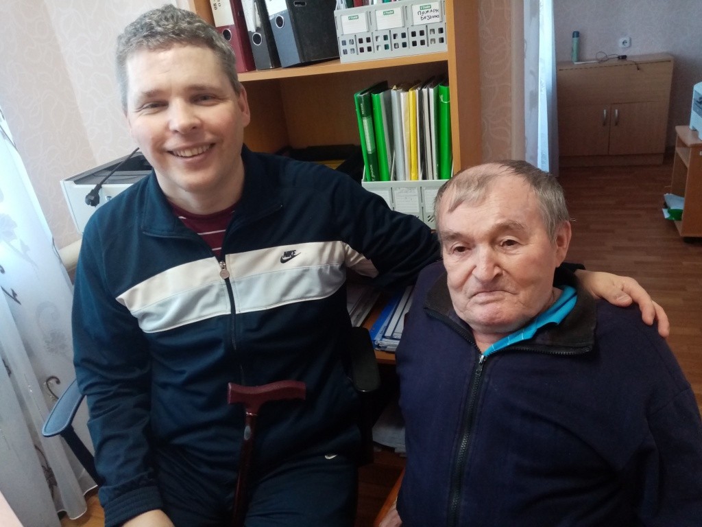 Разница в 30 лет не мешает дружбе мужчин. (Фото Натальи Кулишовой).