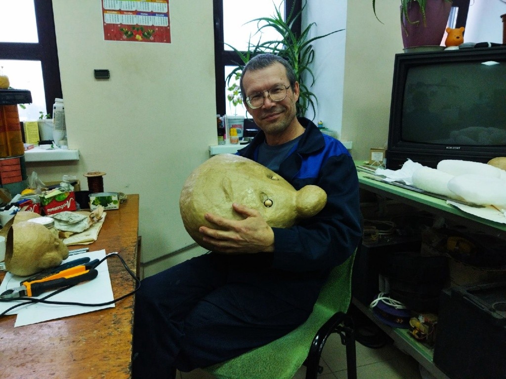 Пока трудно узнать в этой детали голову медвежонка Умки, но скоро все изменится. Фото Марины Оленевой.jpg