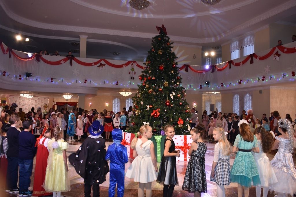 На празднике