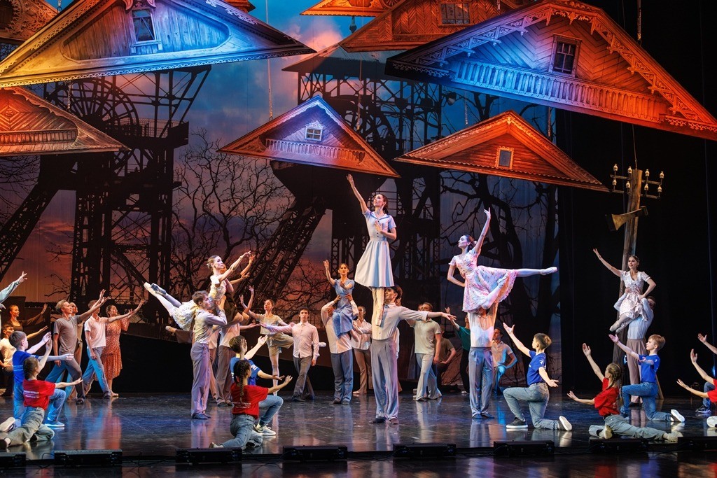 .jpg Героическая история молодогвардейцев произвела сильное впечатление на зрителей. Фото Евгения Никифорова.jpg