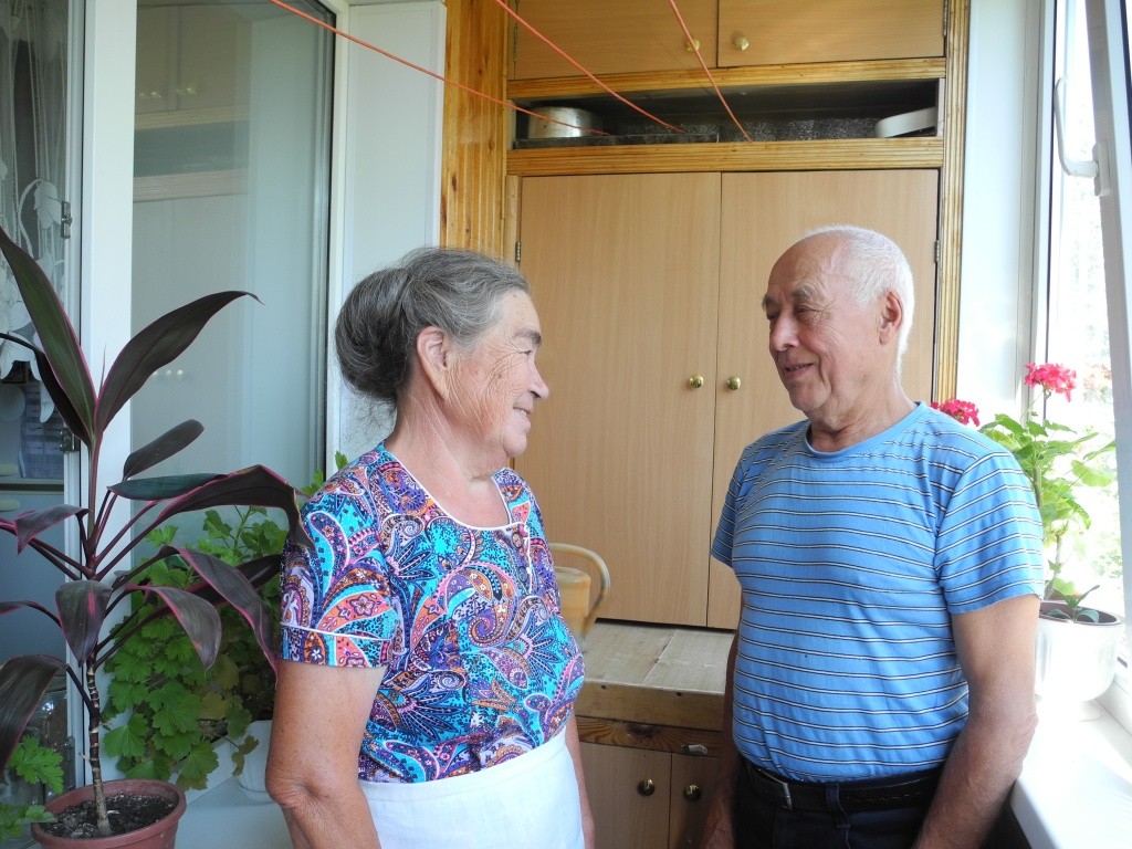 За 50 лет совместной жизни Александра и Геннадий научились понимать друг друга без слов. (Фото Натальи Кулишовой).