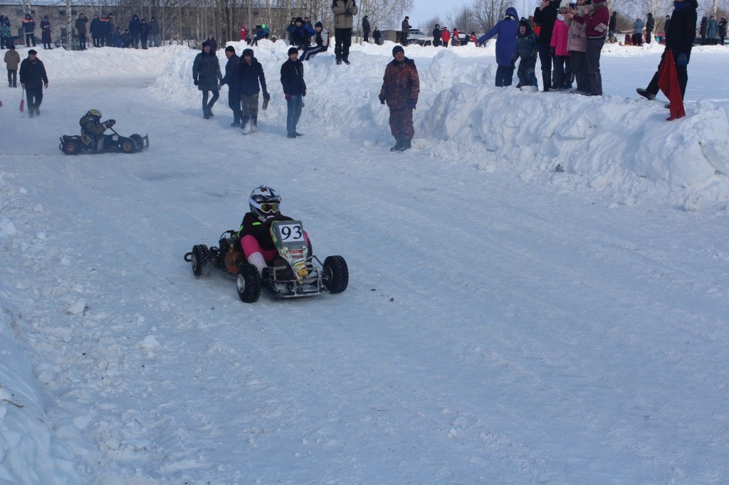 На трассе юная звездочка параньгинского спорта Катя Романова .JPG
