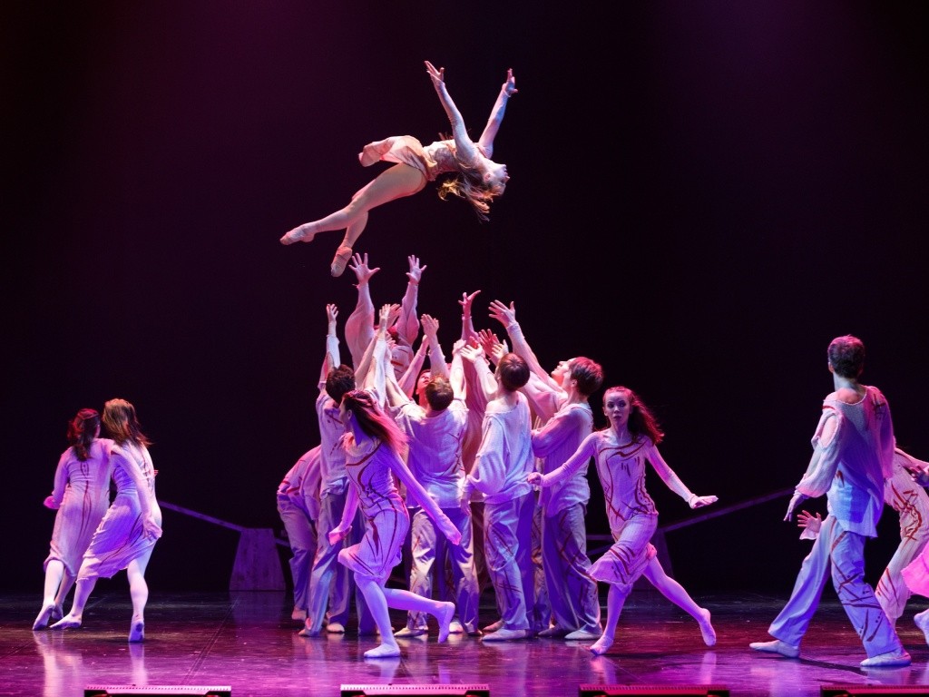 Экспрессии было много. Даже воздушная акробатика украсила действо. Фото Евгения Никифорова.jpg