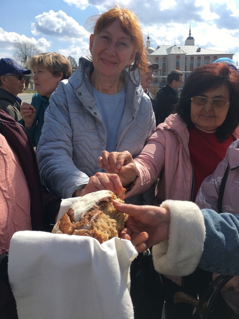 Гостей из Марийского общества инвалидов встретили хлебом-солью. (Фото предоставлено МРО ВОИ).