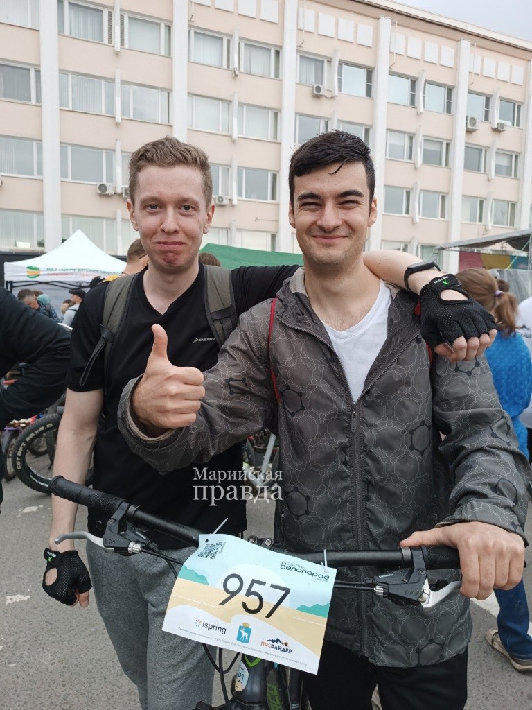 Алан Сафин (справа).jpg