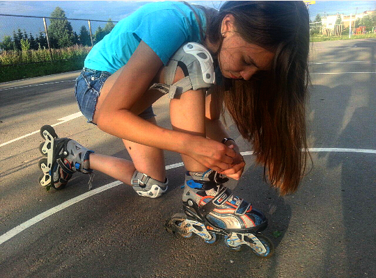 19:00 Подготовка к гонке на роликах. Сестра против сестры.