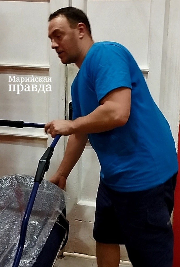 Семье срочно нужна новая современная электроприводная коляска-ступенькоход. (Фото Натальи Кулишовой/ "Марийская правда"). Семье срочно нужна новая современная электроприводная коляска-ступенькоход. (Фото Натальи Кулишовой/ "Марийская правда").