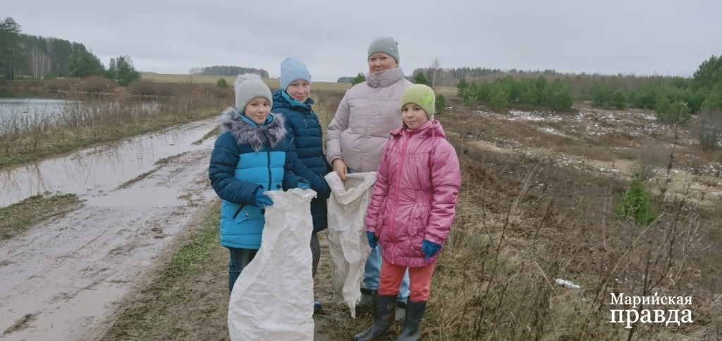 Токсыбаевы любят устраивать семейные экологические субботники..jpg