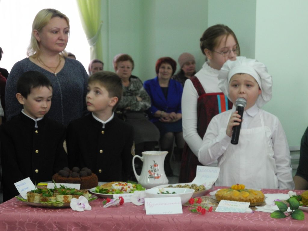 Юные поварята из гимназии им. Сергия Радонежского. (Фото Натальи Кулишовой).