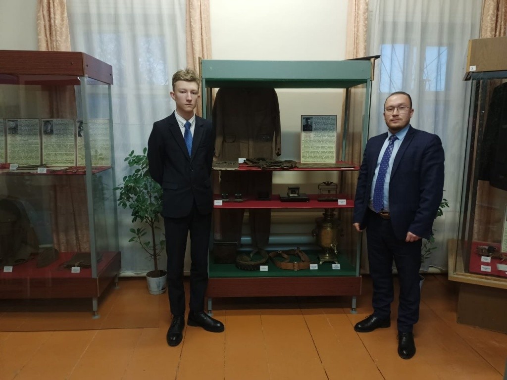 Внук и правнук знаменитого летчика побывали на малой родине своего предка. Внук и правнук знаменитого летчика побывали на малой родине своего предка.jpg