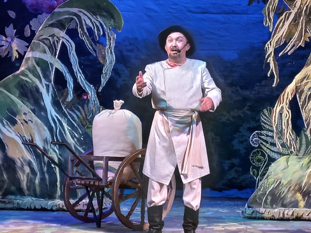 .jpg Возрастные роли актер играет с 25-ти лет. Дед из сказки Звездный блин.jpg