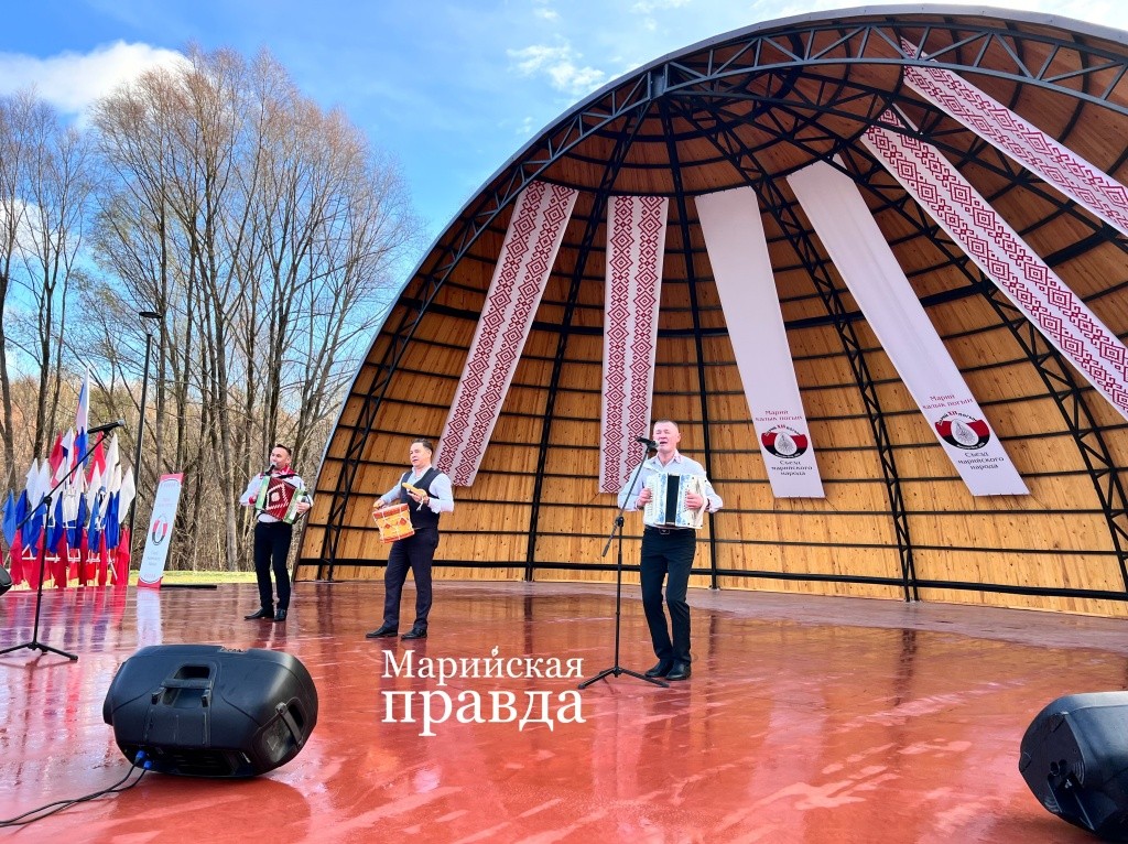 Танцы и песни