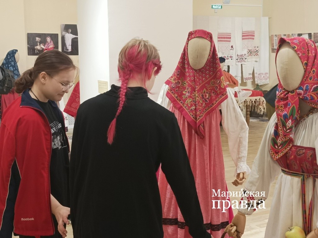 Экспонаты с выставки Одежда как прежде вызывали большой интерес.jpg