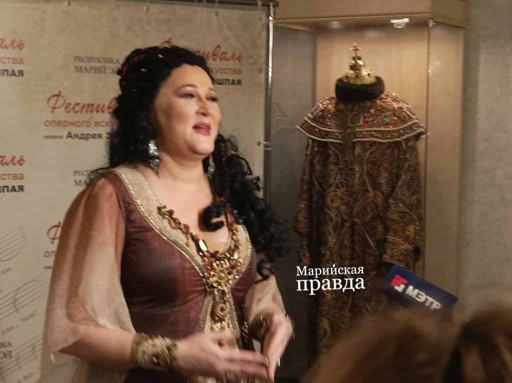 .jpg Мария Литке высоко оценила и наш театр, и наш город. Фото Марины Оленевой Марийская правда.jpg