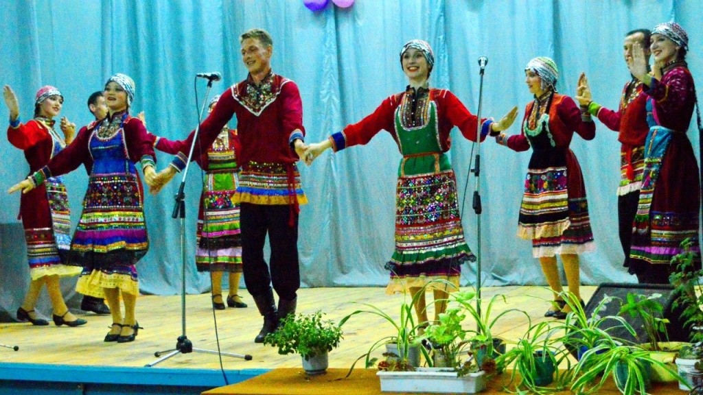 Костюмы уральских мари. Фото предоставлено Борисом Дмитриевым..jpg