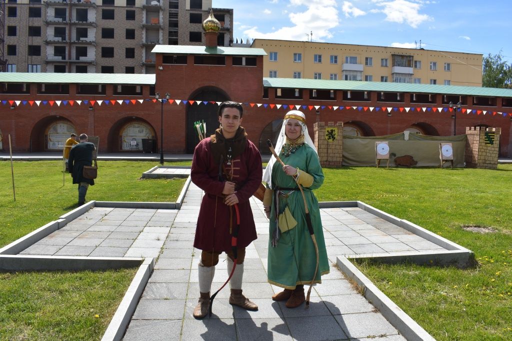 В эту субботу в Царевококшайском Кремле жители и г7ости города могли видеть множество людей в "средневековых" одеждах