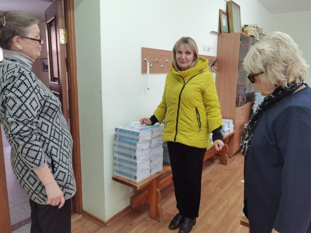Новые учебники получили школы республики. (Фото Виктории Соловьевой, пресс-служба Йошкар-Олинской епархии).