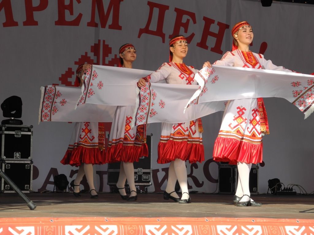 Нежность и красота - в танце. (Фото Натальи Кулишовой).