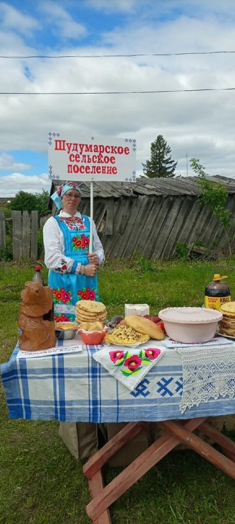 Людмила Емельянова уверена, что марийская одежда ей к лицу.jpg