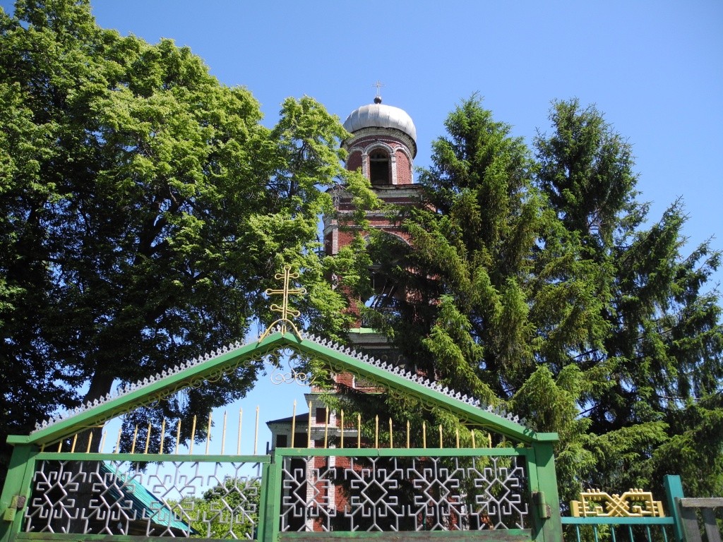 Храм, не смотря на возраст, по-прежнему молод и с добром встречает всех сюда входящих. (Фото Натальи Кулишовой).