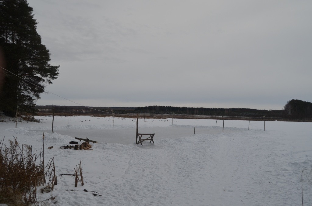 Хоккейная площадка не только освещается, сюда проведен даже вай-фай.jpg