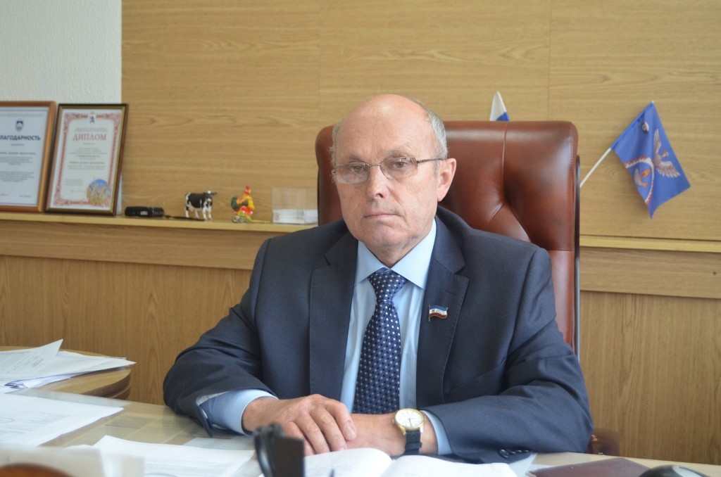 Аркадий Новиков опытный руководитель.JPG